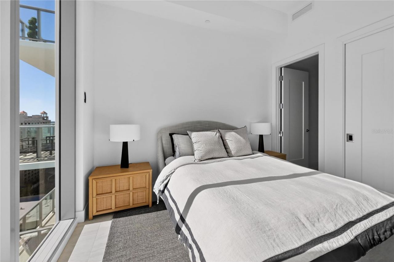 301 Quay Commons, Unit 1807, Sarasota, FL 34236 Photo