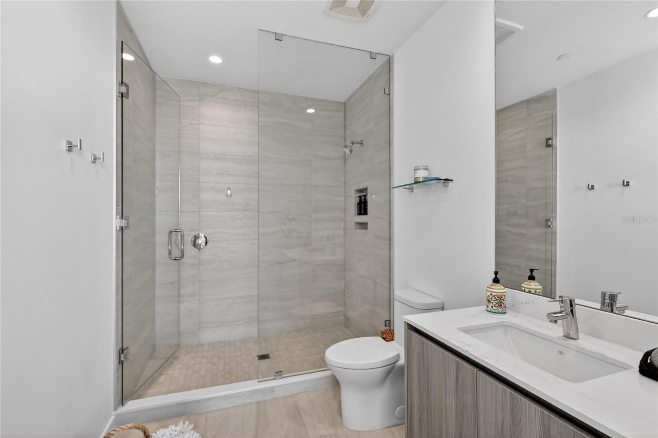 301 Quay Commons, Unit 1807, Sarasota, FL 34236 Photo