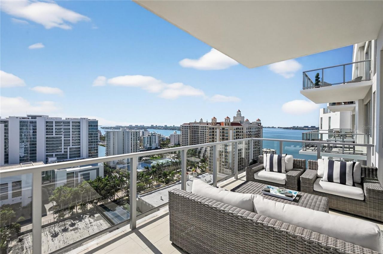 301 Quay Commons, Unit 1807, Sarasota, FL 34236 Photo