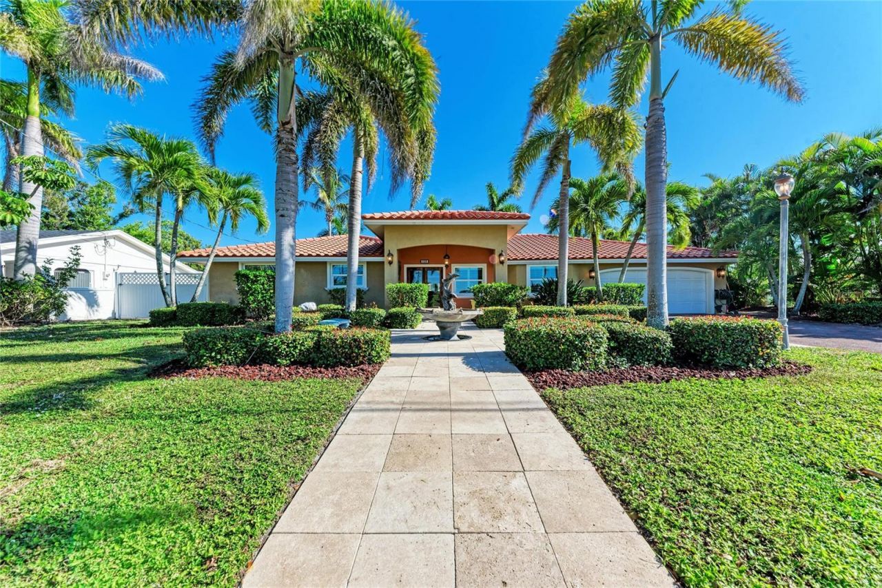 608 Hampshire Lane, Holmes Beach, FL 34217 Photo