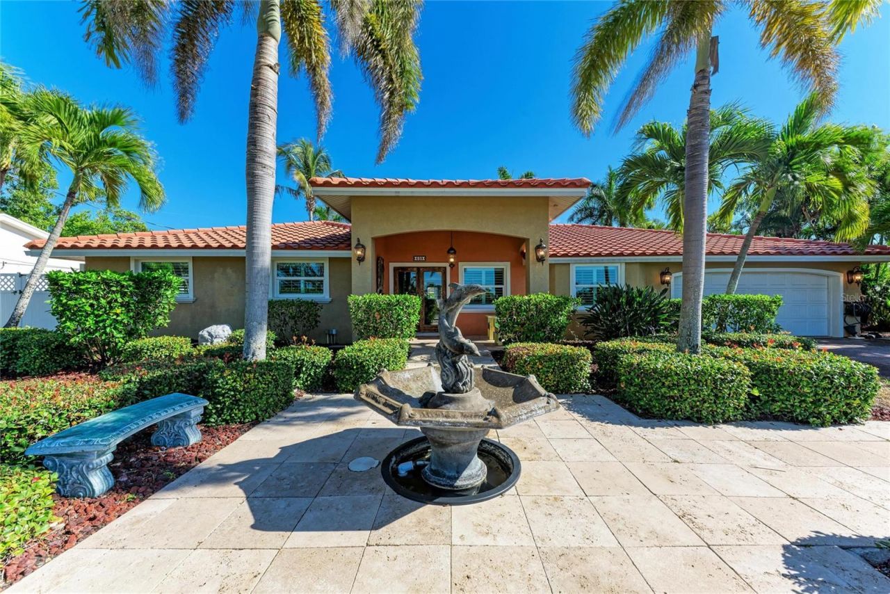 608 Hampshire Lane, Holmes Beach, FL 34217 Photo