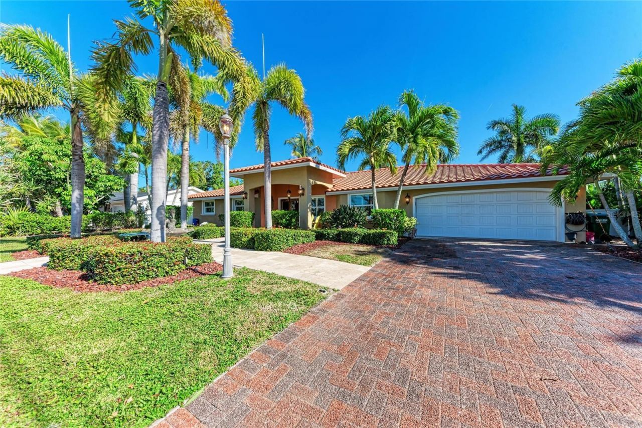 608 Hampshire Lane, Holmes Beach, FL 34217 Photo