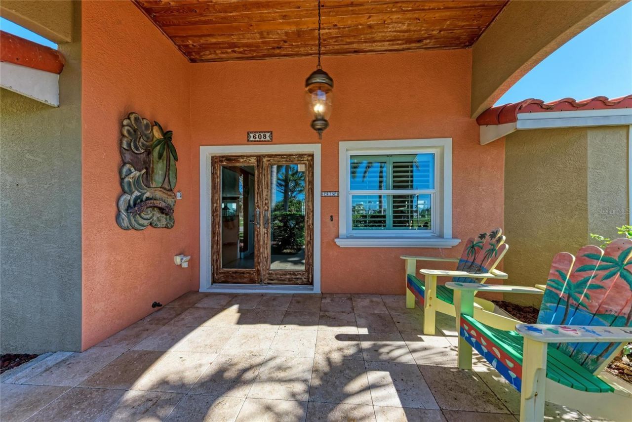 608 Hampshire Lane, Holmes Beach, FL 34217 Photo