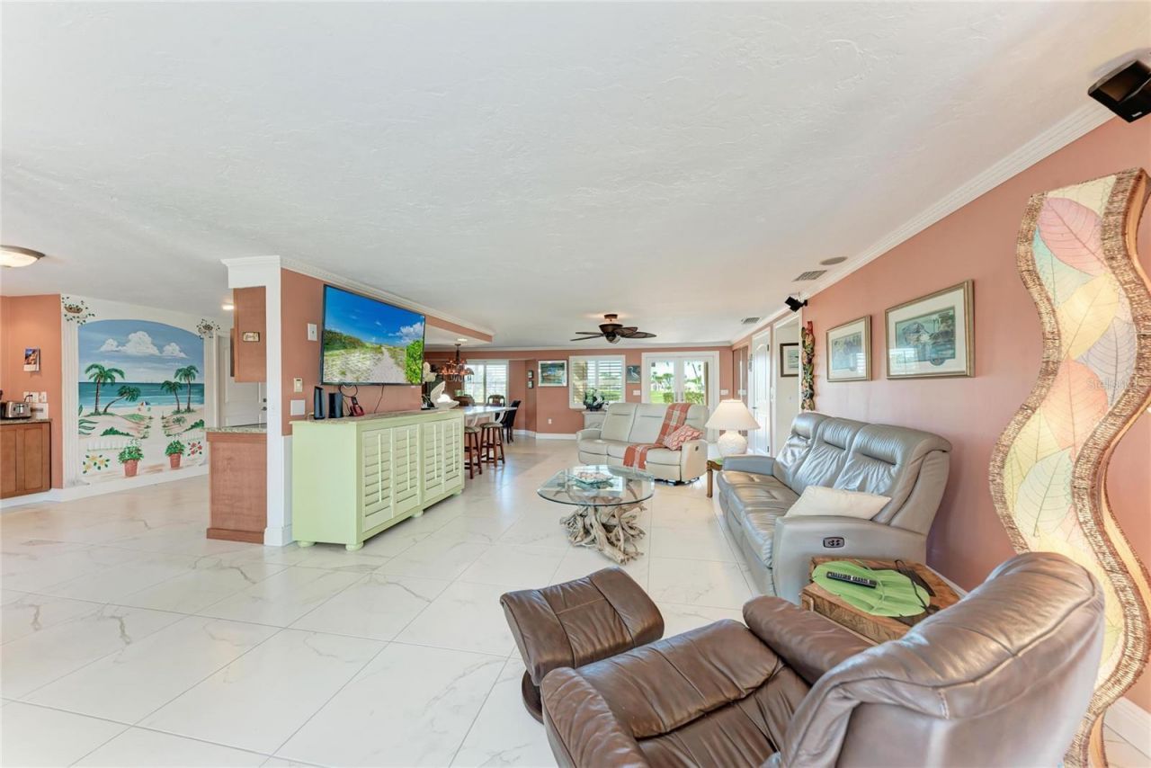 608 Hampshire Lane, Holmes Beach, FL 34217 Photo