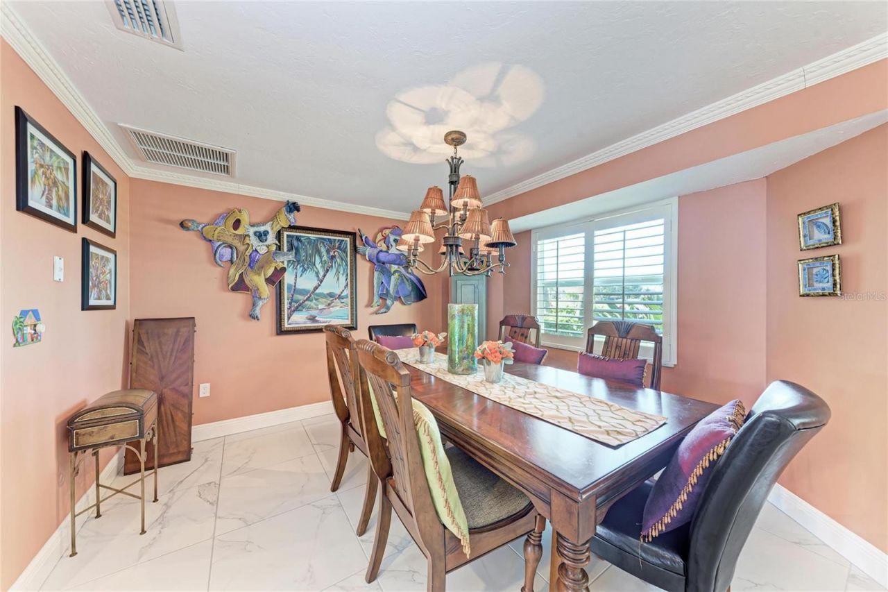 608 Hampshire Lane, Holmes Beach, FL 34217 Photo