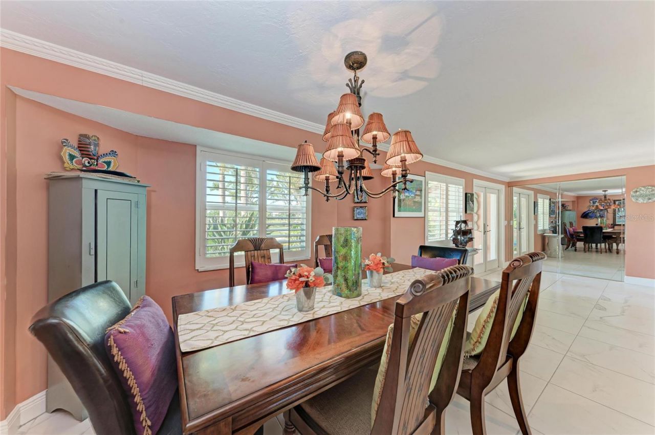 608 Hampshire Lane, Holmes Beach, FL 34217 Photo