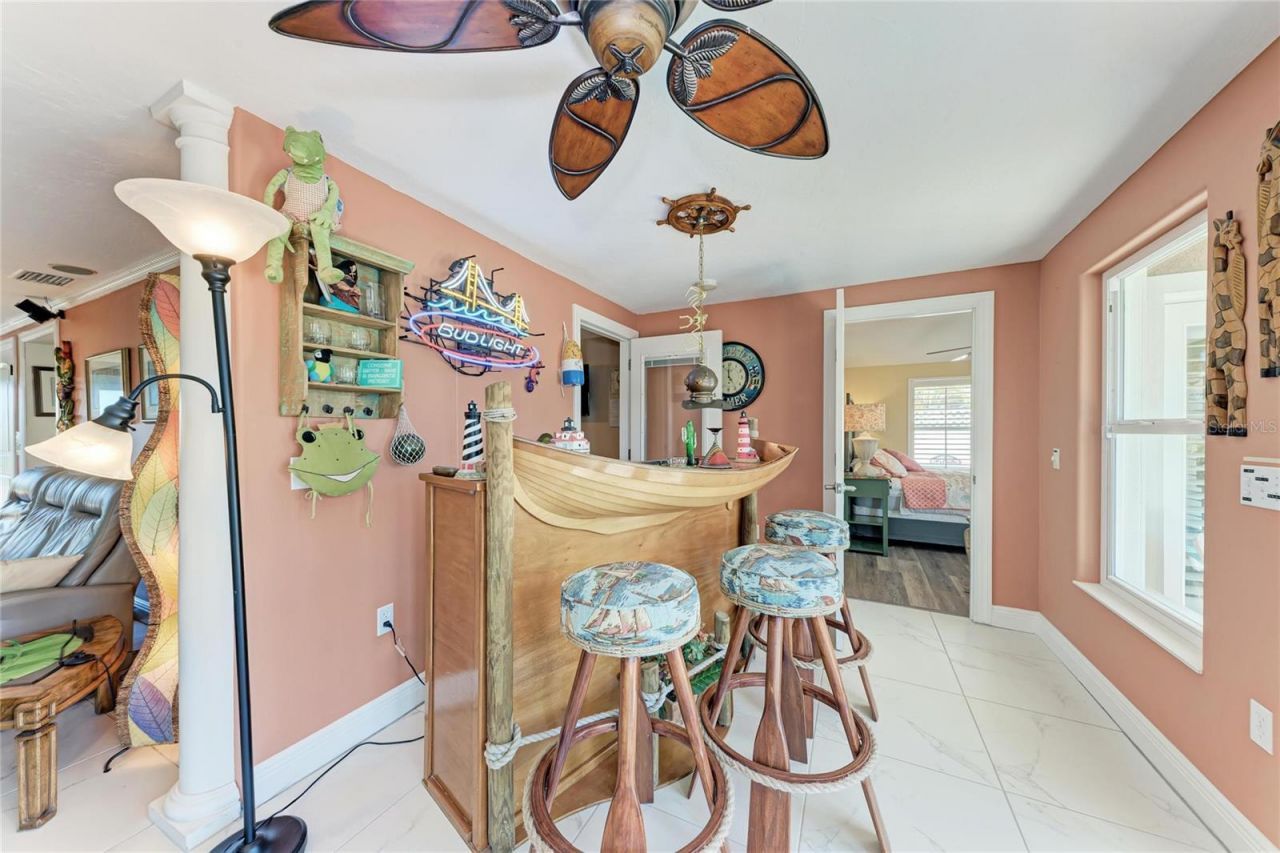 608 Hampshire Lane, Holmes Beach, FL 34217 Photo