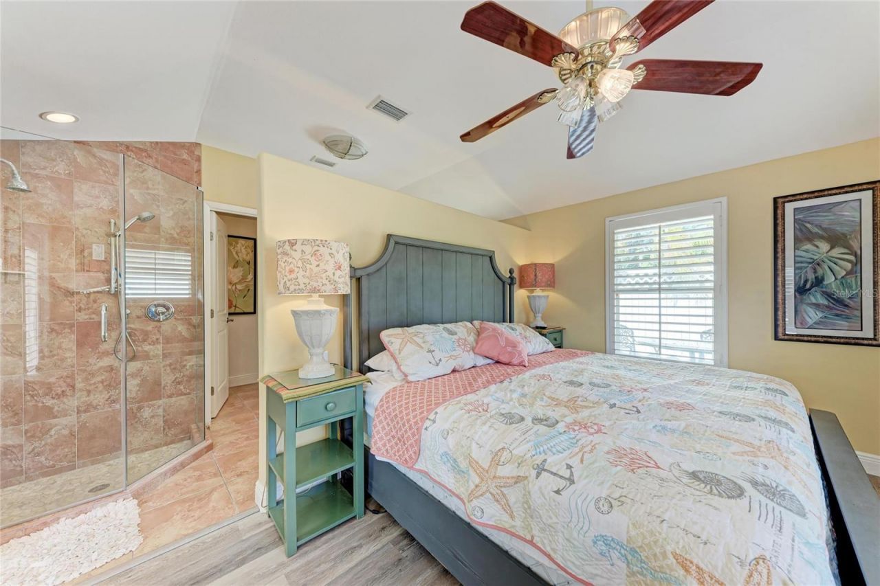 608 Hampshire Lane, Holmes Beach, FL 34217 Photo