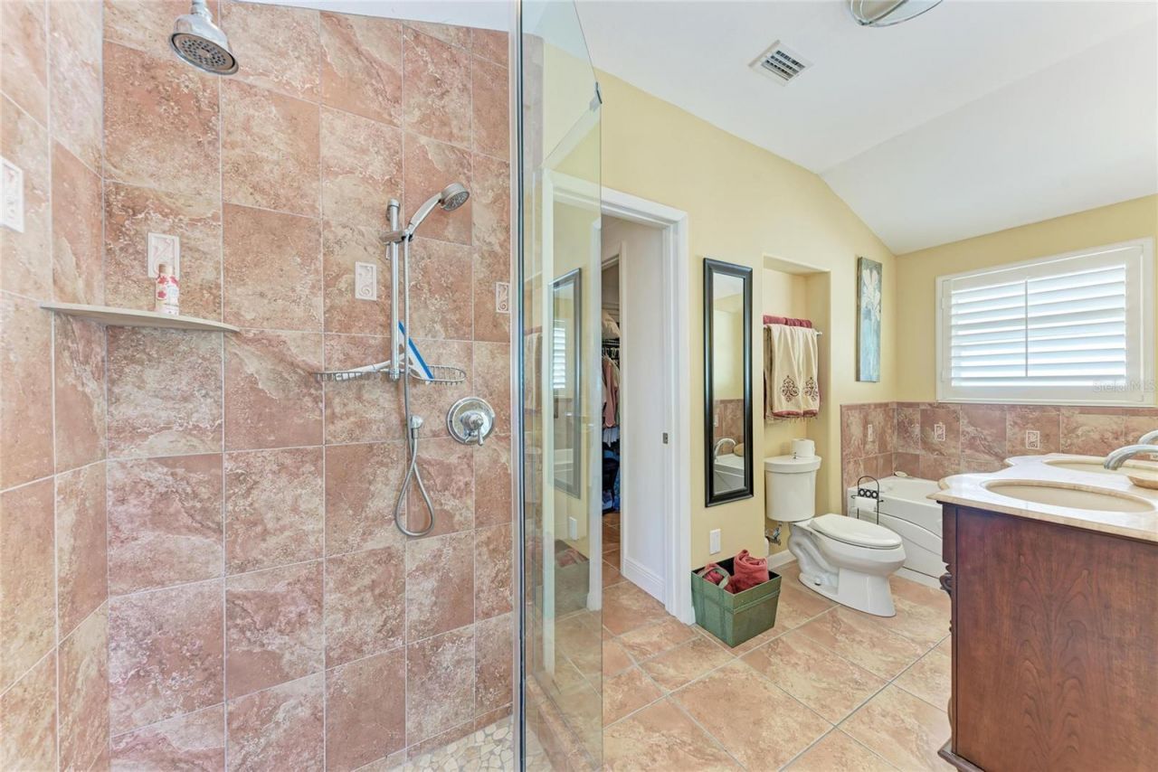 608 Hampshire Lane, Holmes Beach, FL 34217 Photo