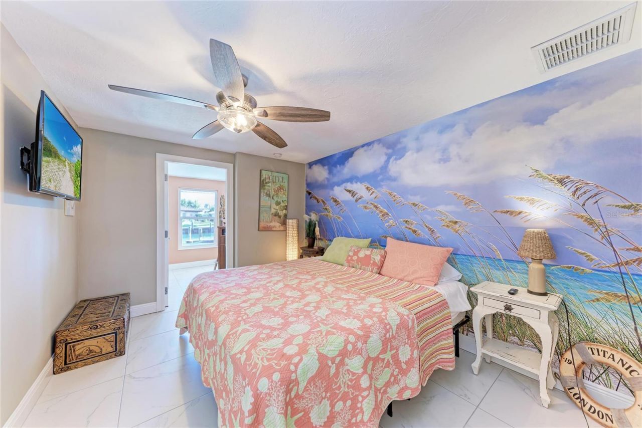 608 Hampshire Lane, Holmes Beach, FL 34217 Photo