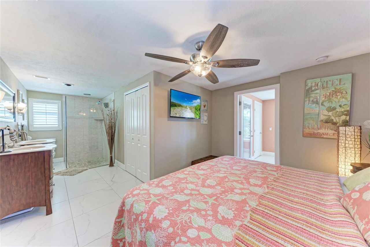 608 Hampshire Lane, Holmes Beach, FL 34217 Photo