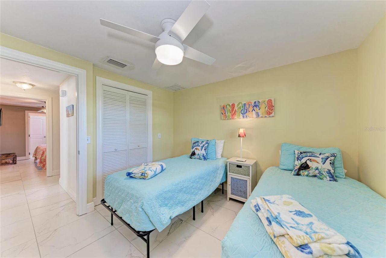 608 Hampshire Lane, Holmes Beach, FL 34217 Photo