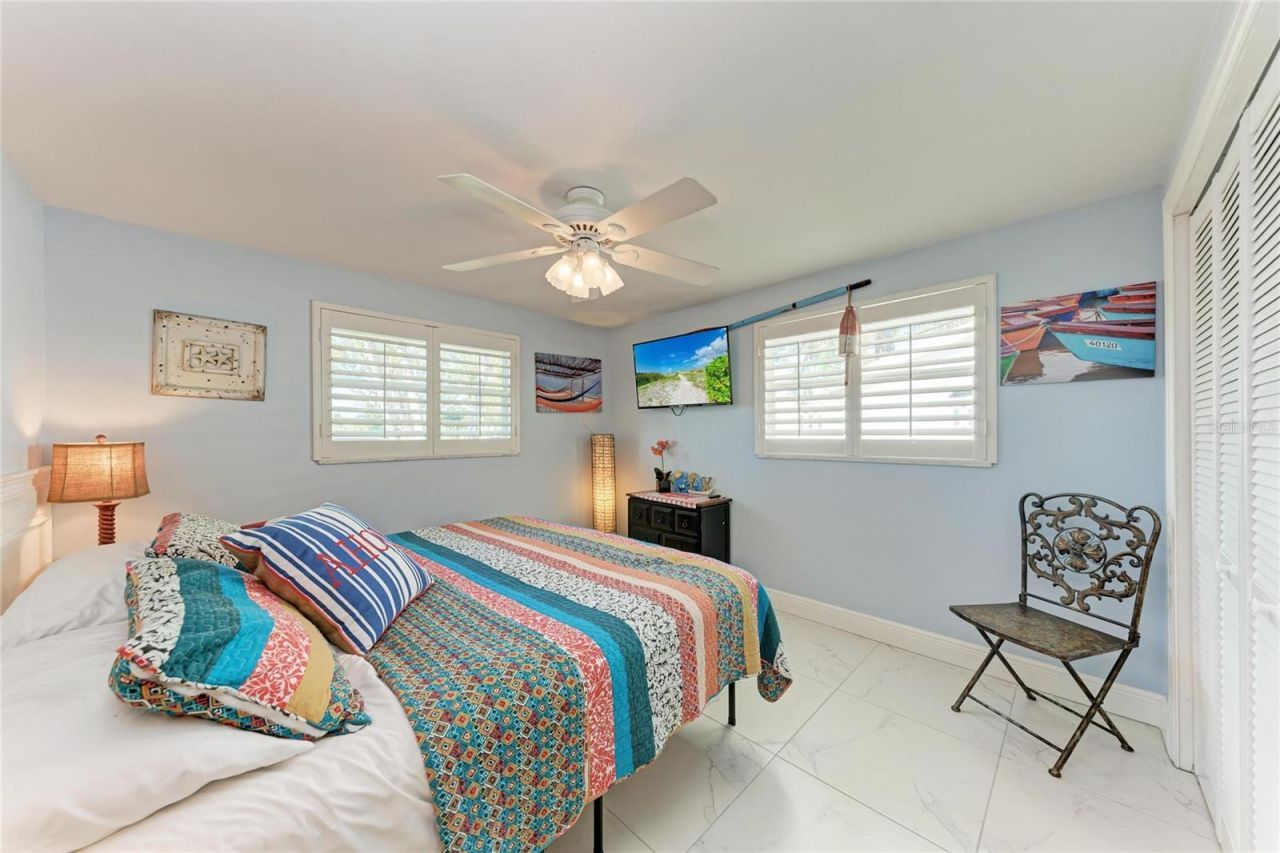 608 Hampshire Lane, Holmes Beach, FL 34217 Photo