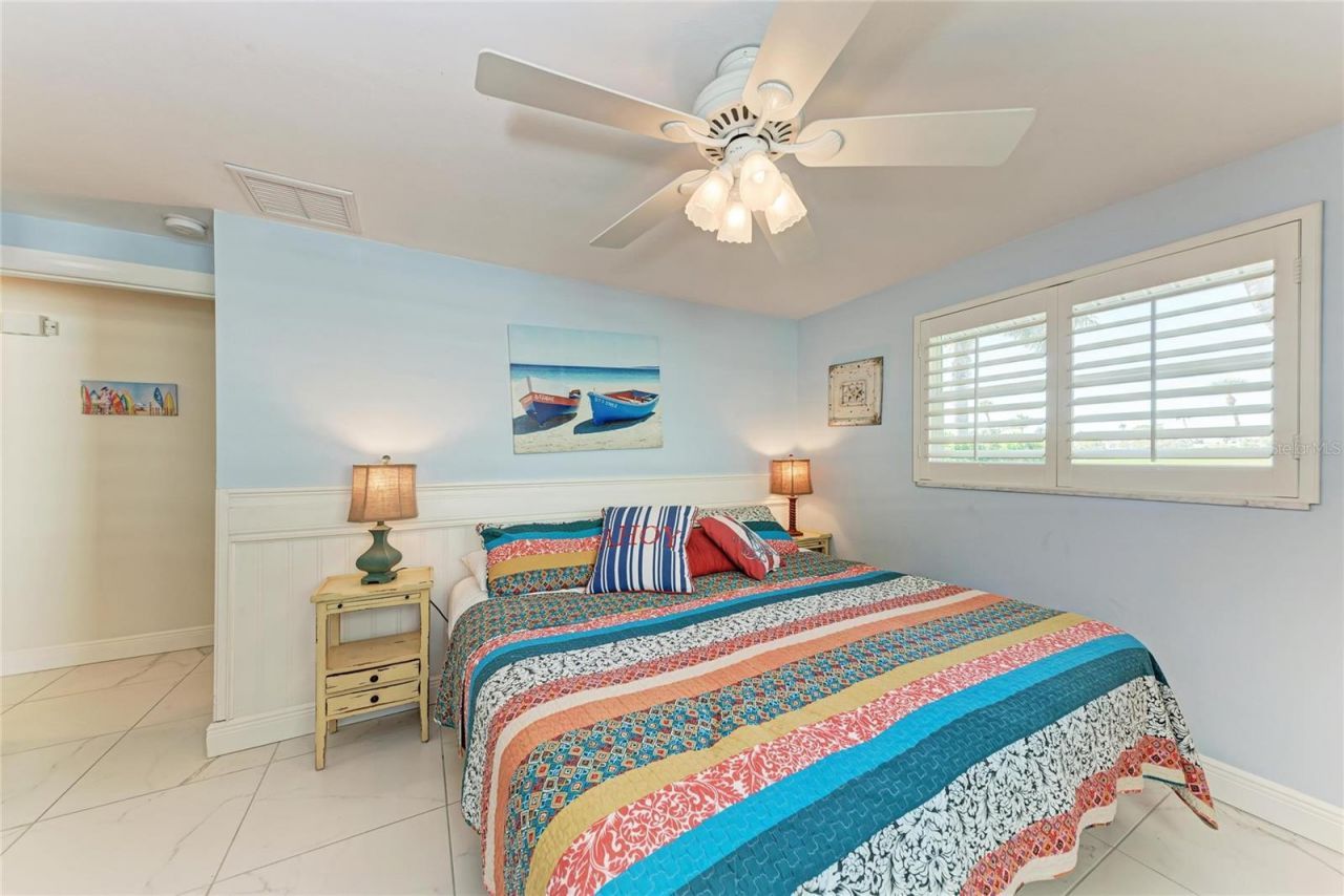 608 Hampshire Lane, Holmes Beach, FL 34217 Photo