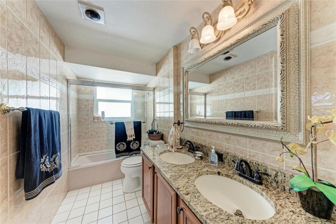 608 Hampshire Lane, Holmes Beach, FL 34217 Photo