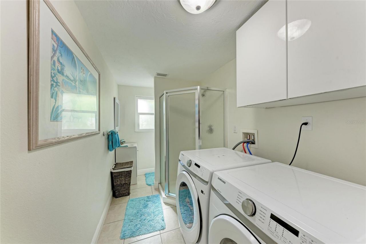 608 Hampshire Lane, Holmes Beach, FL 34217 Photo