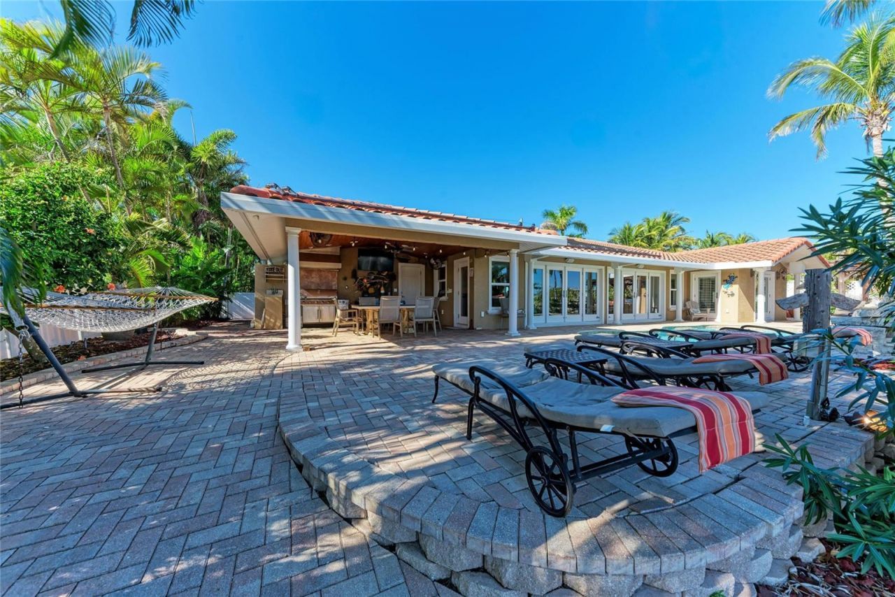 608 Hampshire Lane, Holmes Beach, FL 34217 Photo