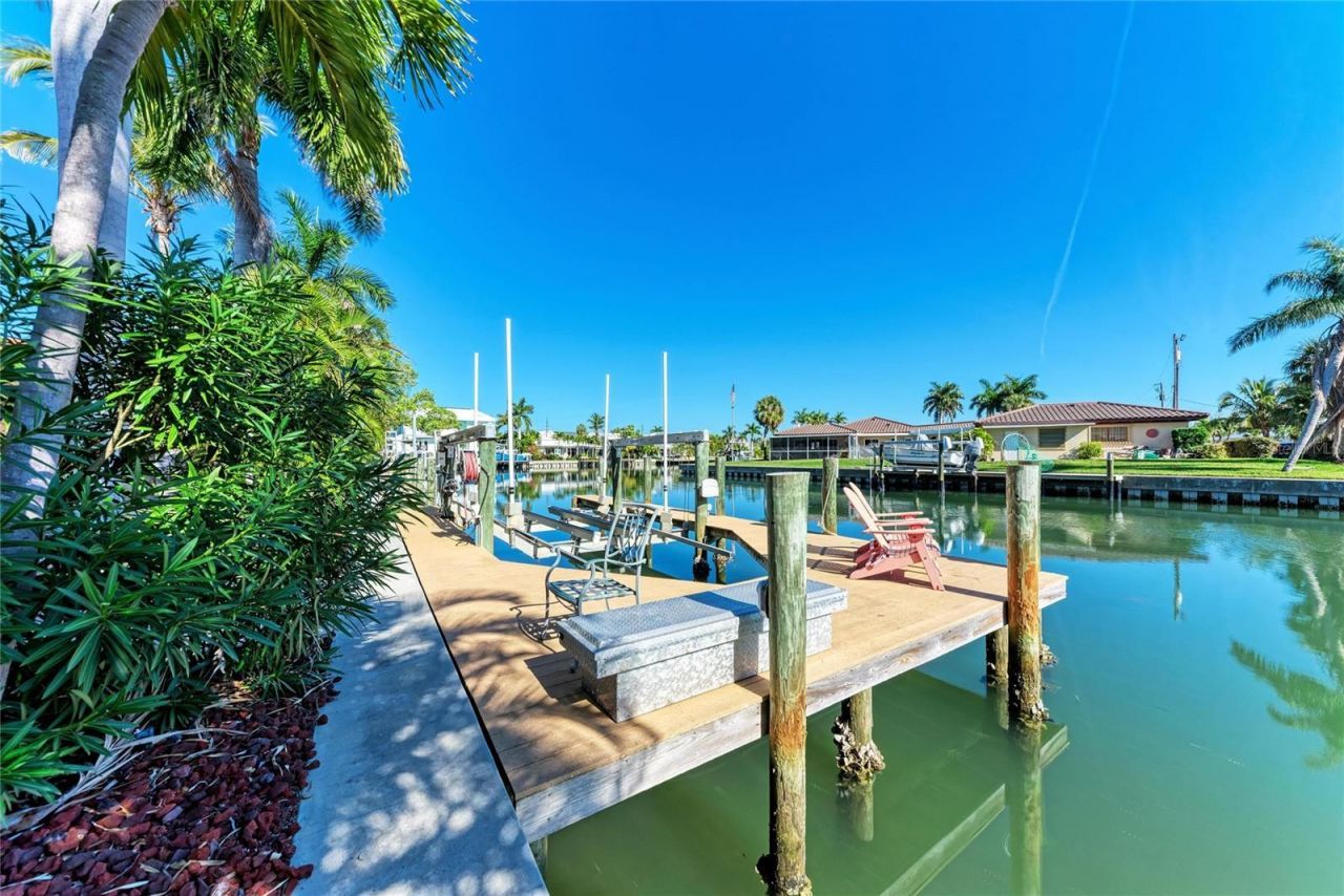 608 Hampshire Lane, Holmes Beach, FL 34217 Photo