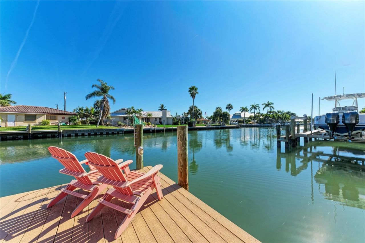 608 Hampshire Lane, Holmes Beach, FL 34217 Photo