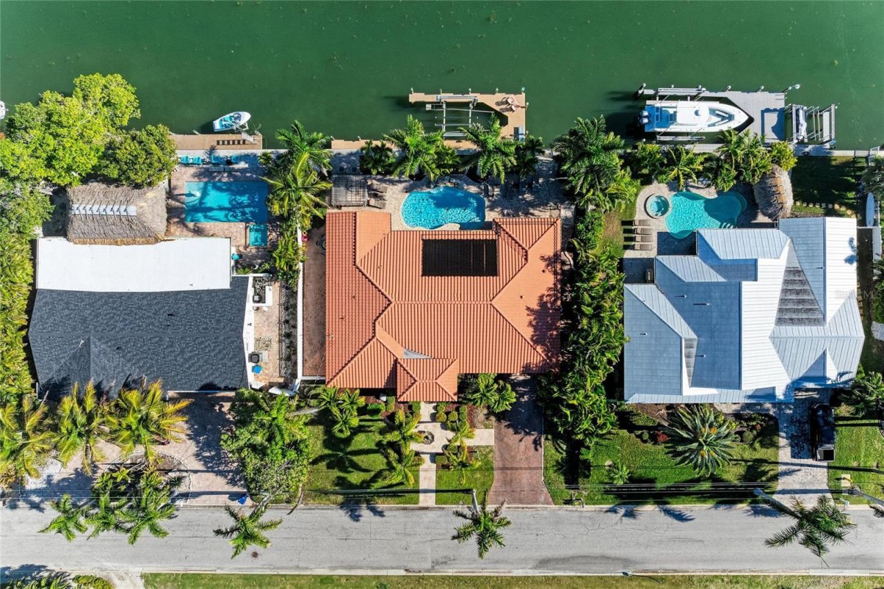 608 Hampshire Lane, Holmes Beach, FL 34217 Photo