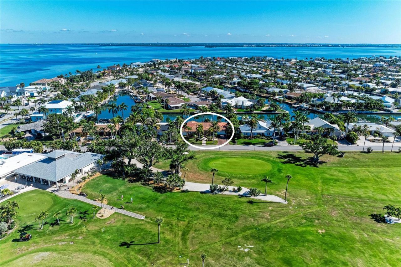 608 Hampshire Lane, Holmes Beach, FL 34217 Photo