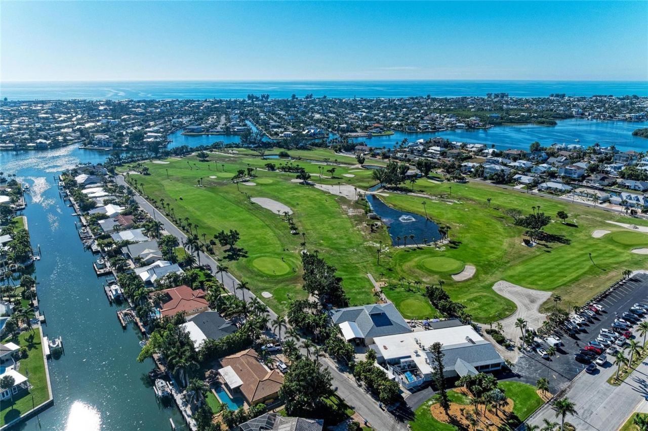 608 Hampshire Lane, Holmes Beach, FL 34217 Photo