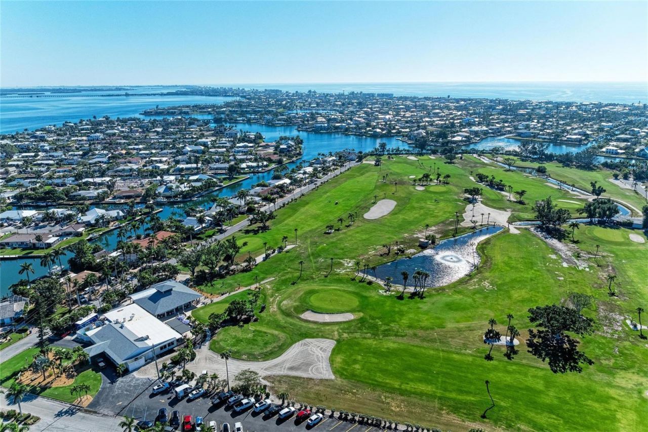 608 Hampshire Lane, Holmes Beach, FL 34217 Photo