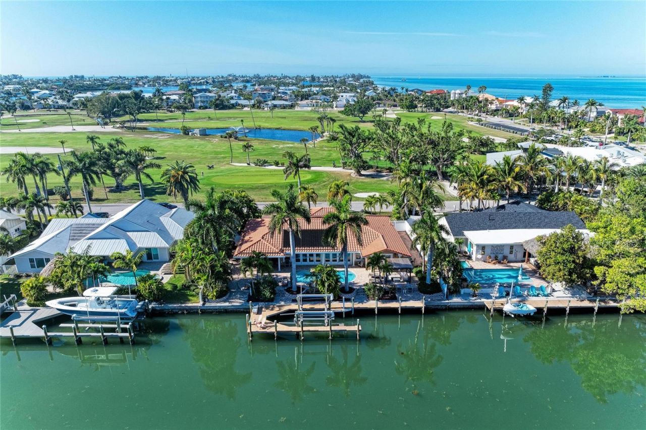 608 Hampshire Lane, Holmes Beach, FL 34217 Photo