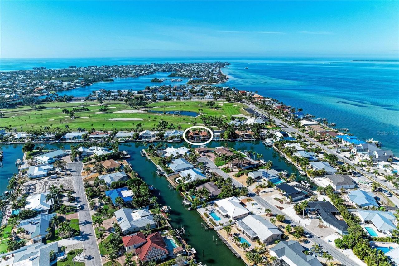 608 Hampshire Lane, Holmes Beach, FL 34217 Photo