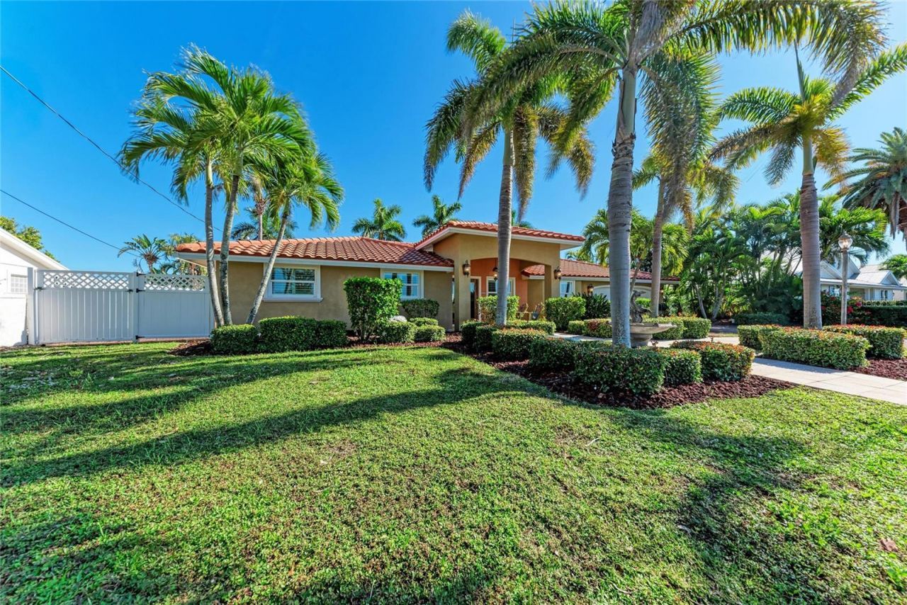 608 Hampshire Lane, Holmes Beach, FL 34217 Photo