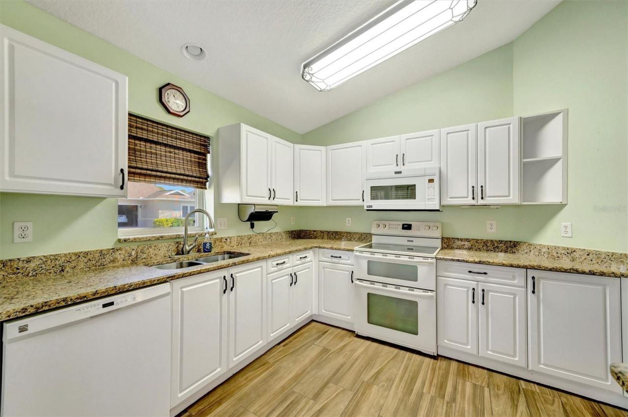 1612 Fairway Oaks Drive, Palmetto, FL 34221 Photo