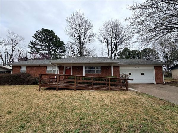 115 S Country Club Road, Siloam Springs, AR 72761