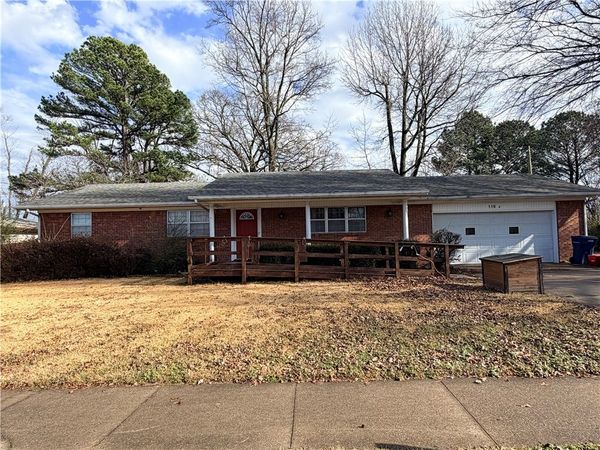 115 S Country Club Road, Siloam Springs, AR 72761