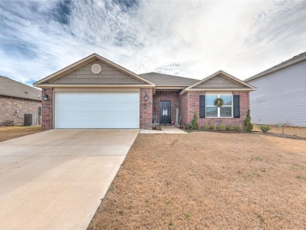 2400 Fennec Street, Siloam Springs, AR 72761