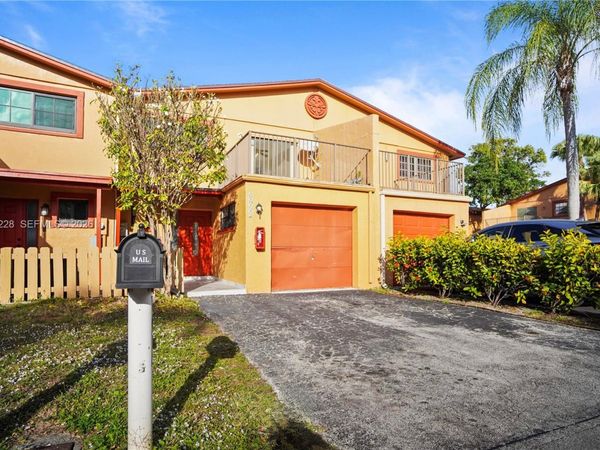 8011 NW 27th Pl, Sunrise, FL 33322