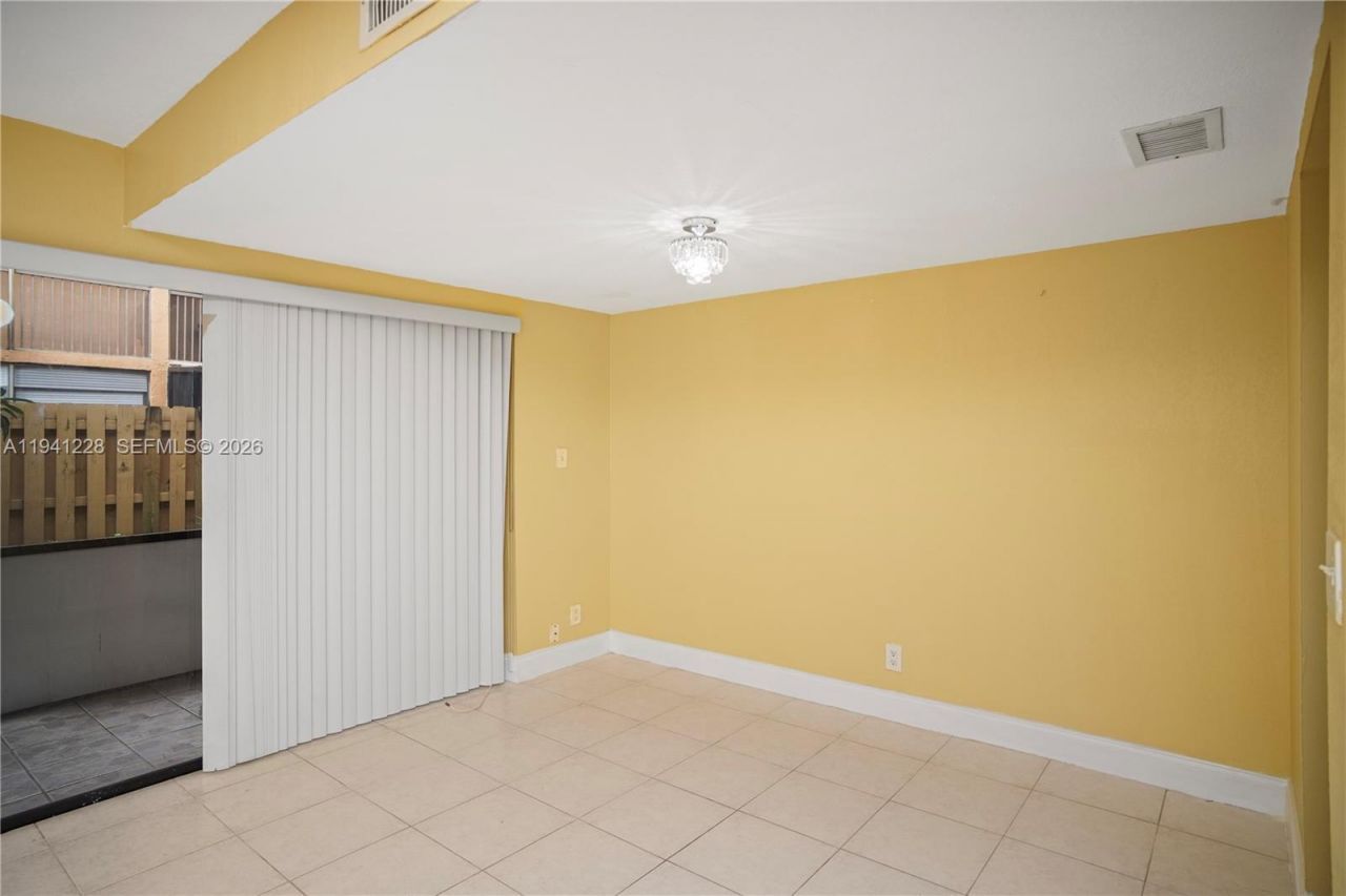 8011 NW 27th Pl, Sunrise, FL 33322 Photo