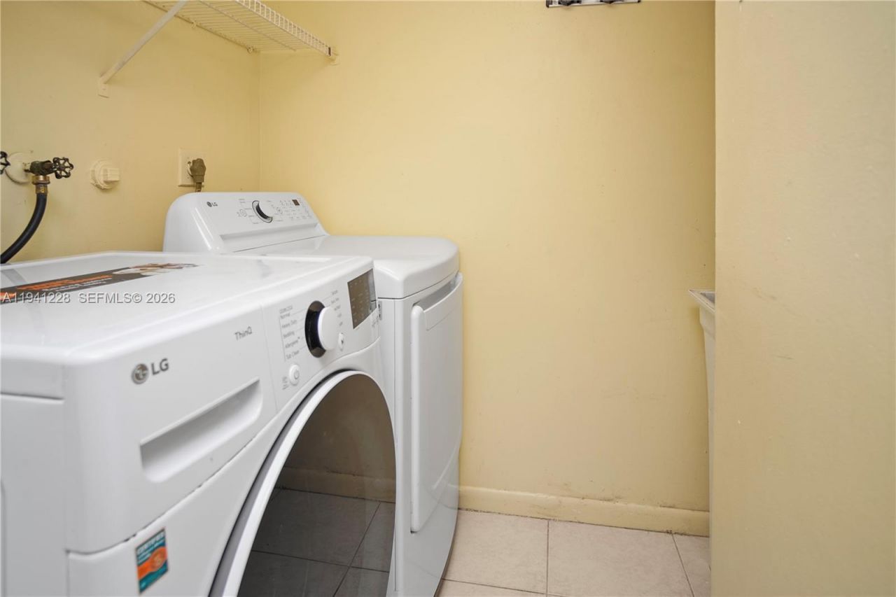 8011 NW 27th Pl, Sunrise, FL 33322 Photo