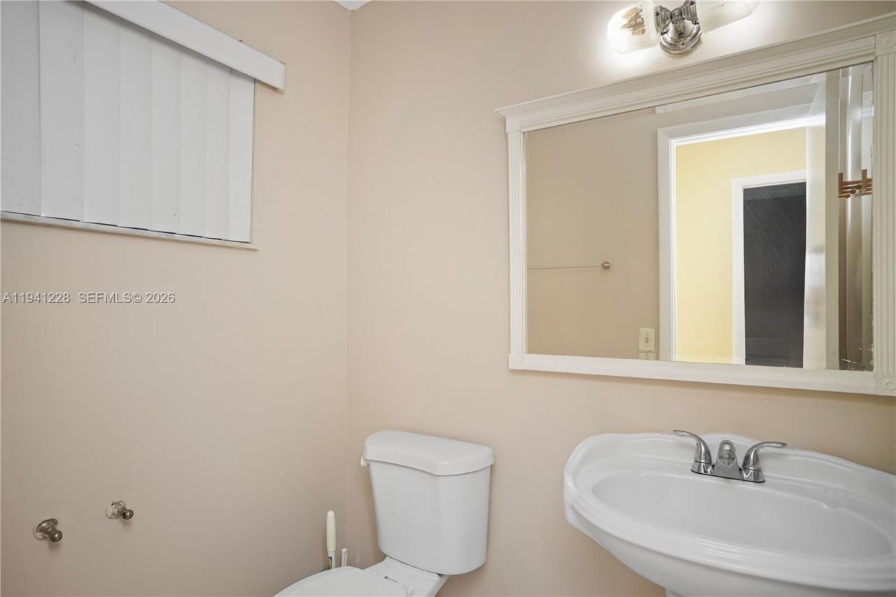 8011 NW 27th Pl, Sunrise, FL 33322 Photo