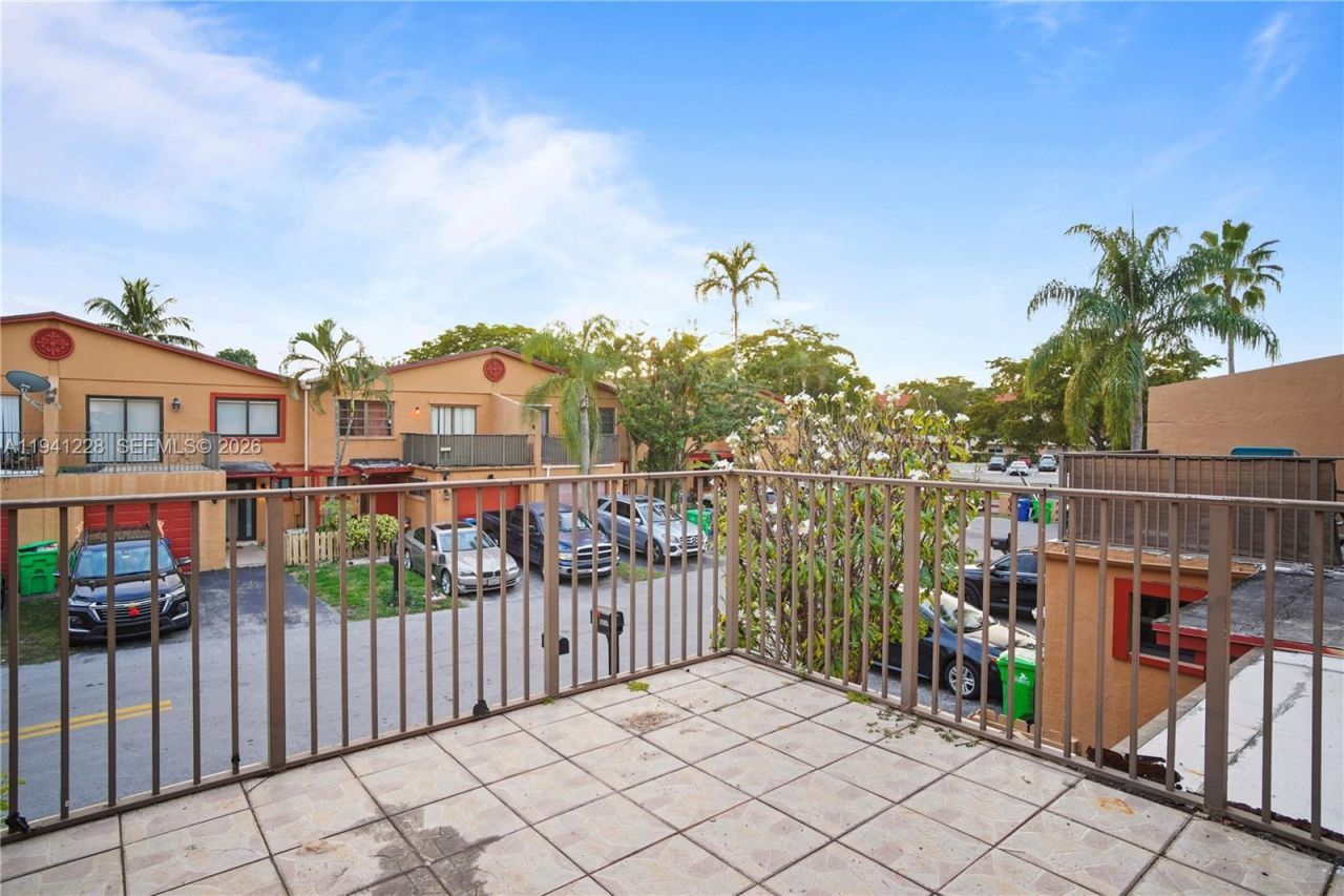 8011 NW 27th Pl, Sunrise, FL 33322 Photo