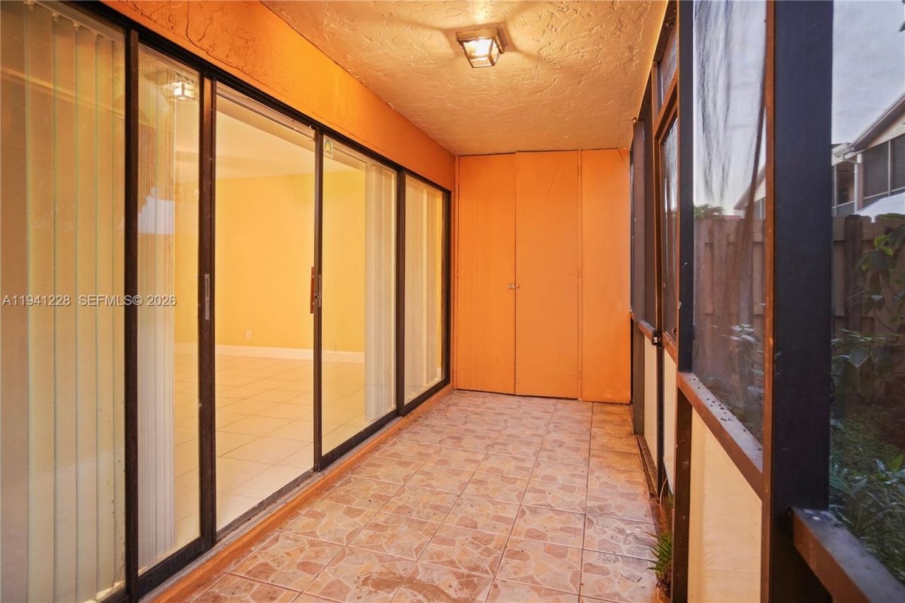 8011 NW 27th Pl, Sunrise, FL 33322 Photo