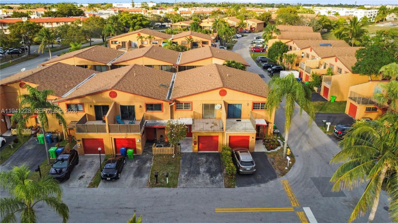 8011 NW 27th Pl, Sunrise, FL 33322 Photo