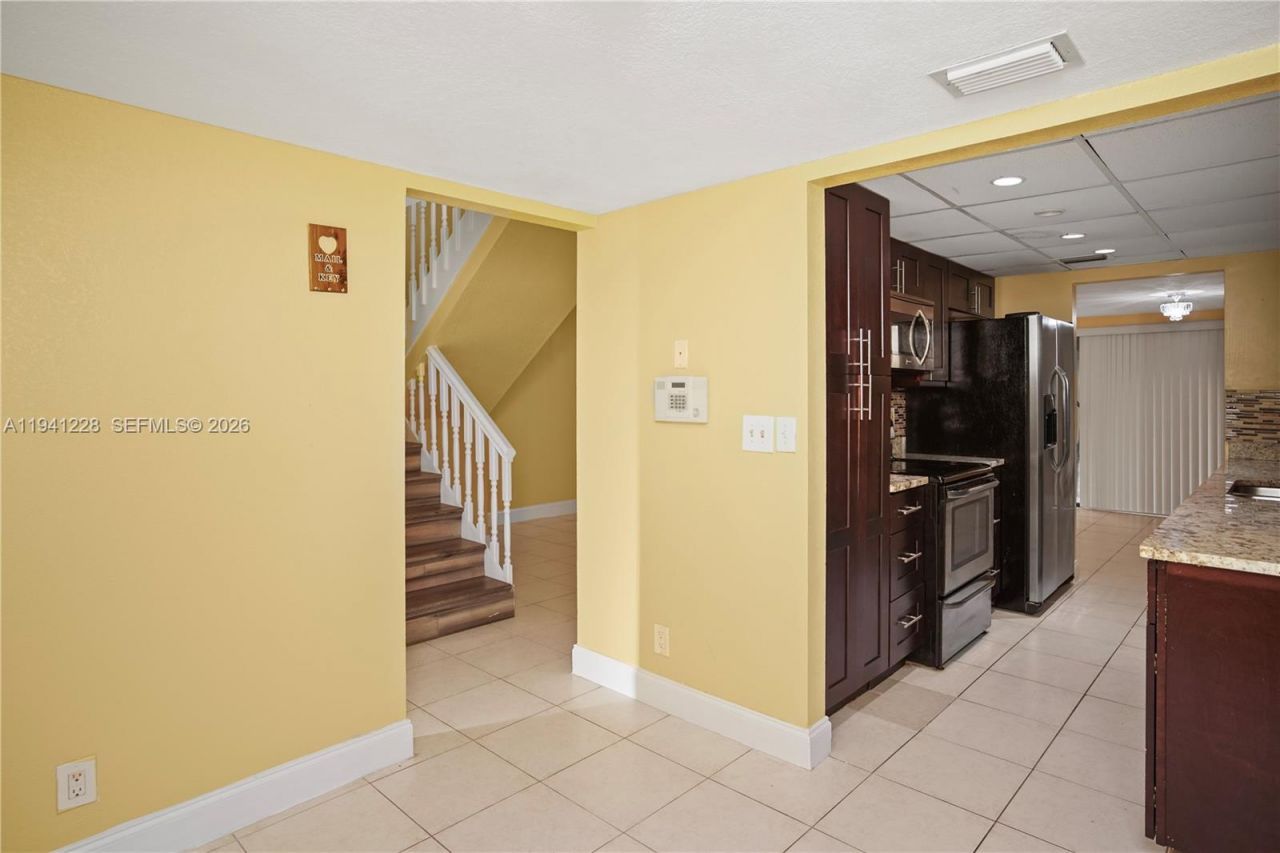 8011 NW 27th Pl, Sunrise, FL 33322 Photo