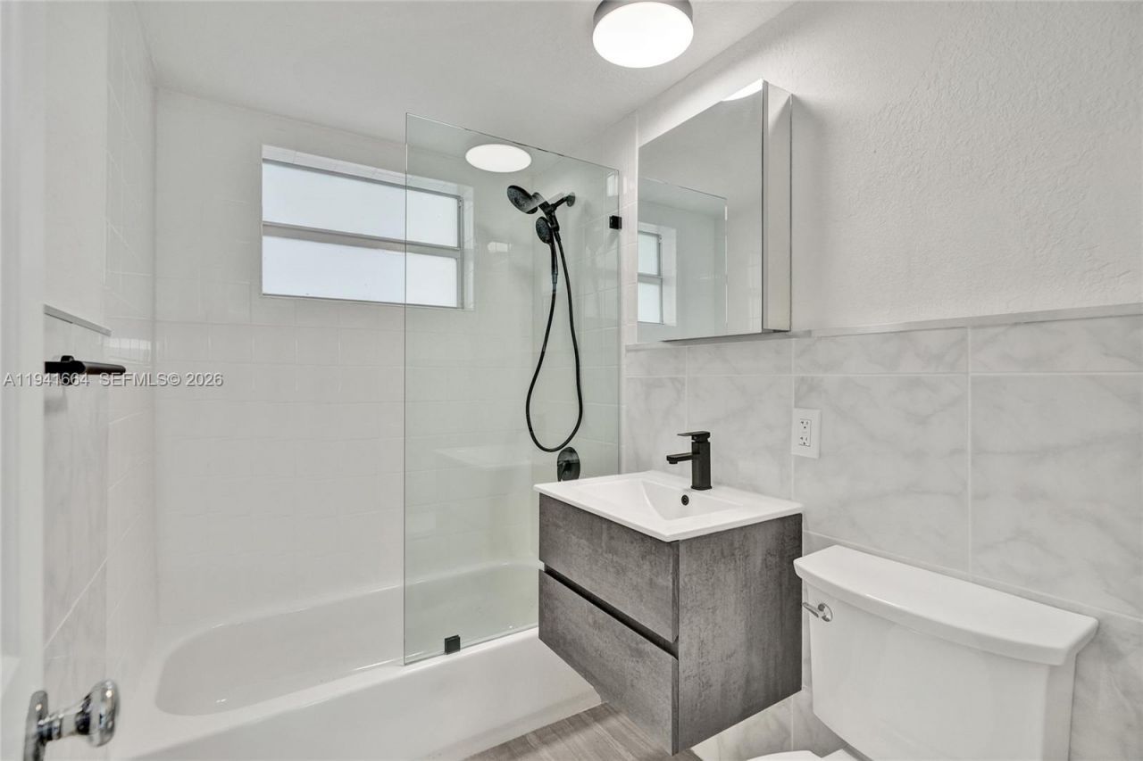 350 S Shore Dr, Unit 5, Miami Beach, FL 33141 Photo