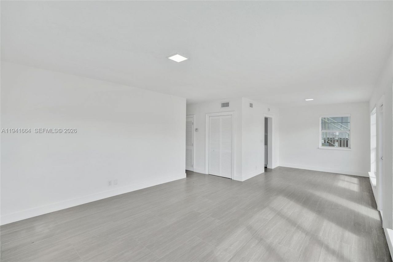 350 S Shore Dr, Unit 5, Miami Beach, FL 33141 Photo