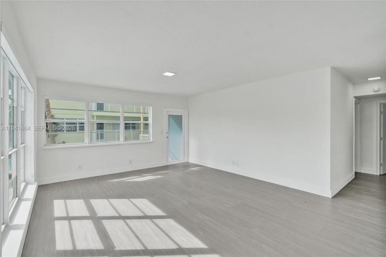 350 S Shore Dr, Unit 5, Miami Beach, FL 33141 Photo