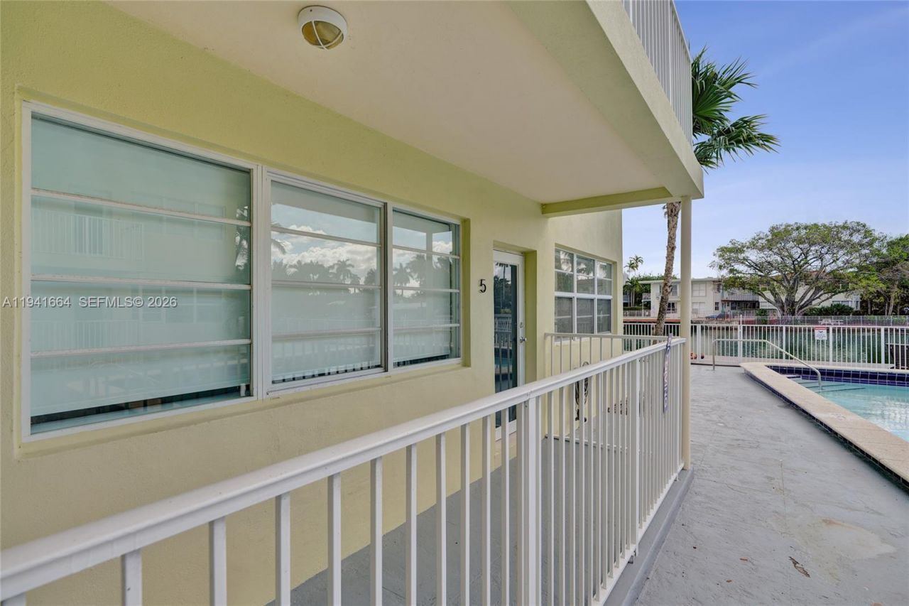 350 S Shore Dr, Unit 5, Miami Beach, FL 33141 Photo