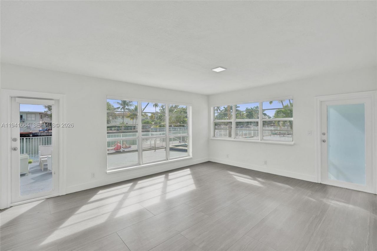 350 S Shore Dr, Unit 5, Miami Beach, FL 33141 Photo