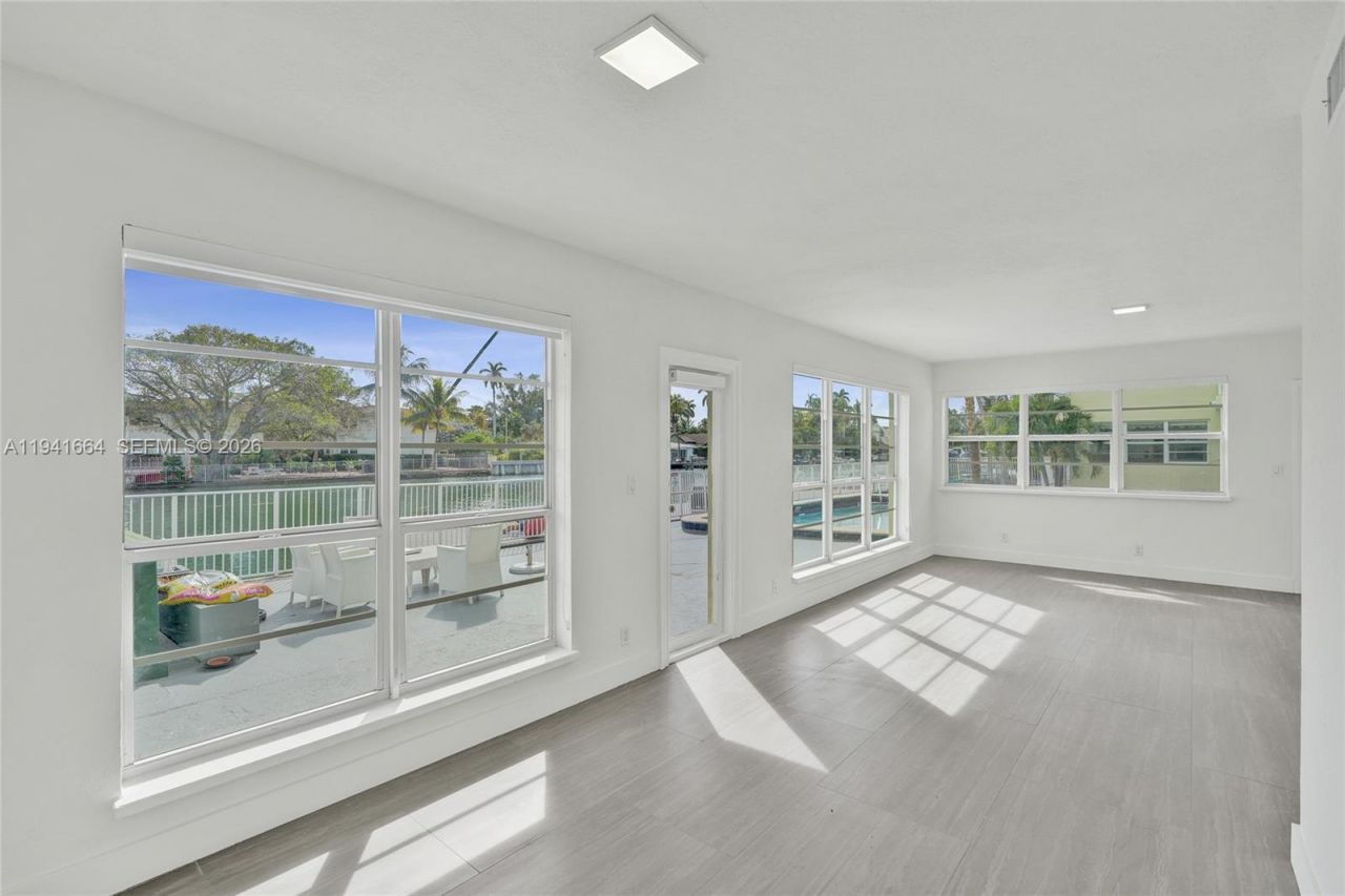 350 S Shore Dr, Unit 5, Miami Beach, FL 33141 Photo