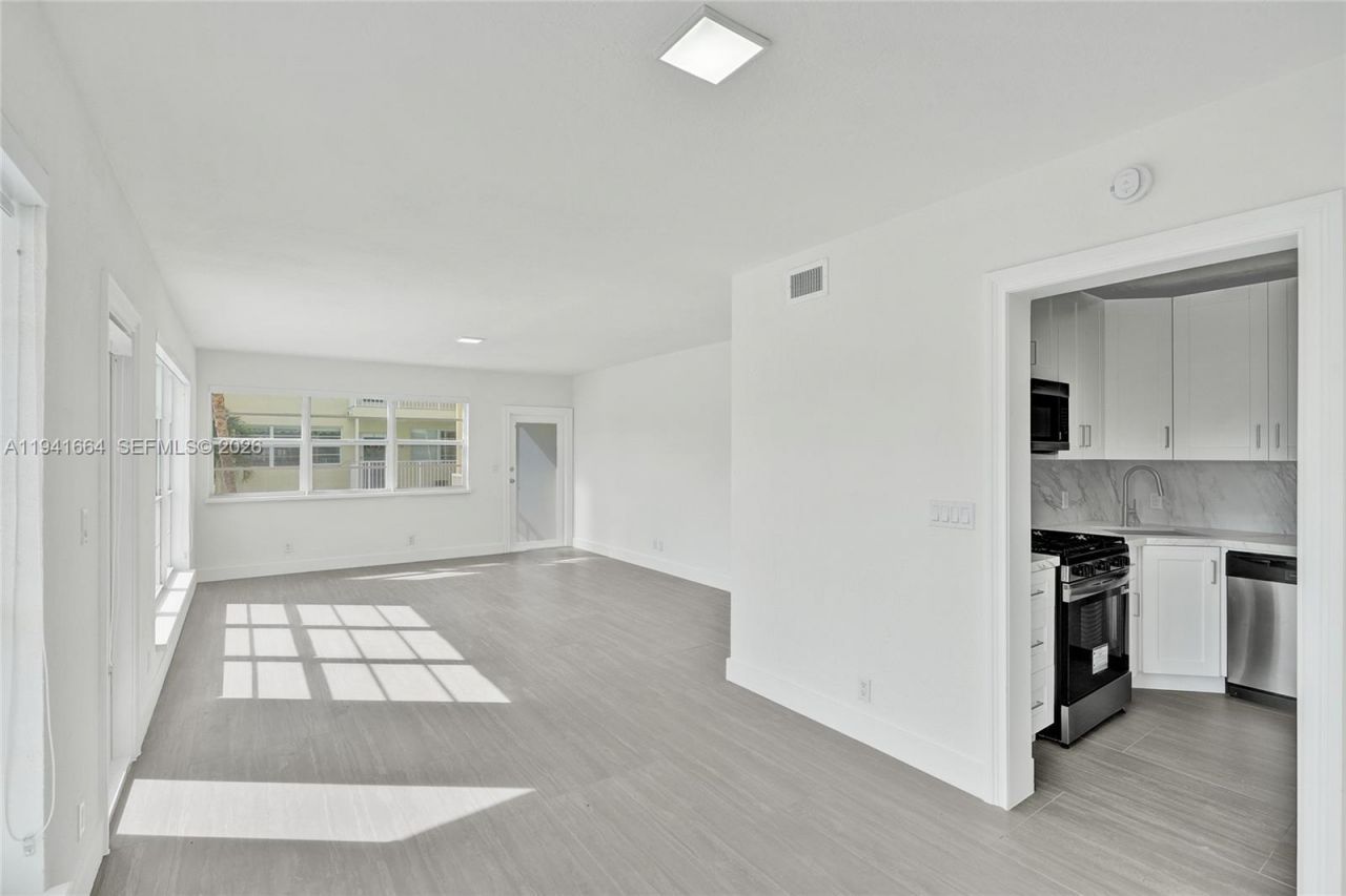 350 S Shore Dr, Unit 5, Miami Beach, FL 33141 Photo