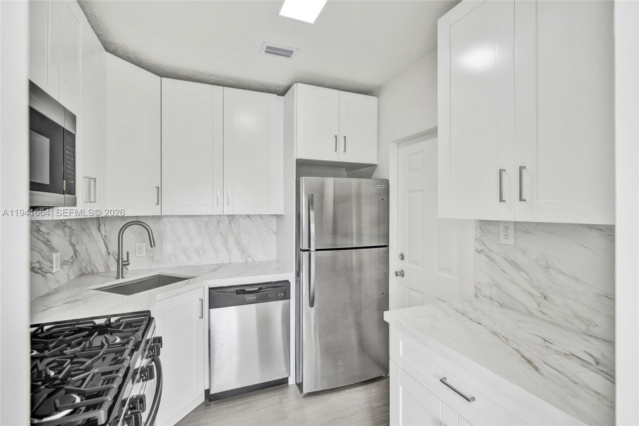 350 S Shore Dr, Unit 5, Miami Beach, FL 33141 Photo